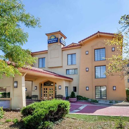 Days Inn & Suites By Wyndham Arlington Heights Zewnętrze zdjęcie