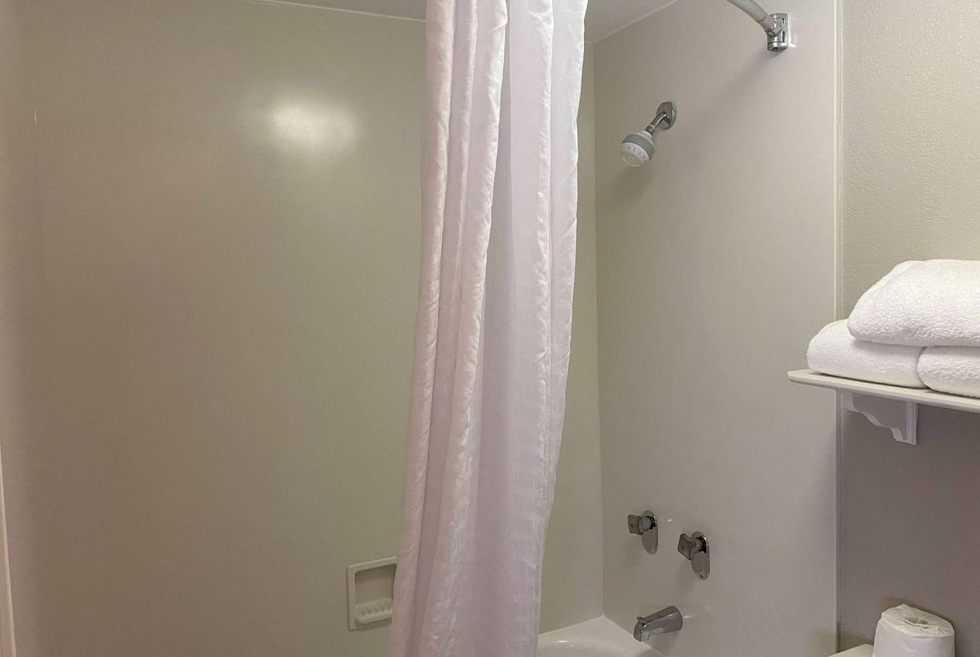 Days Inn & Suites By Wyndham Arlington Heights Zewnętrze zdjęcie