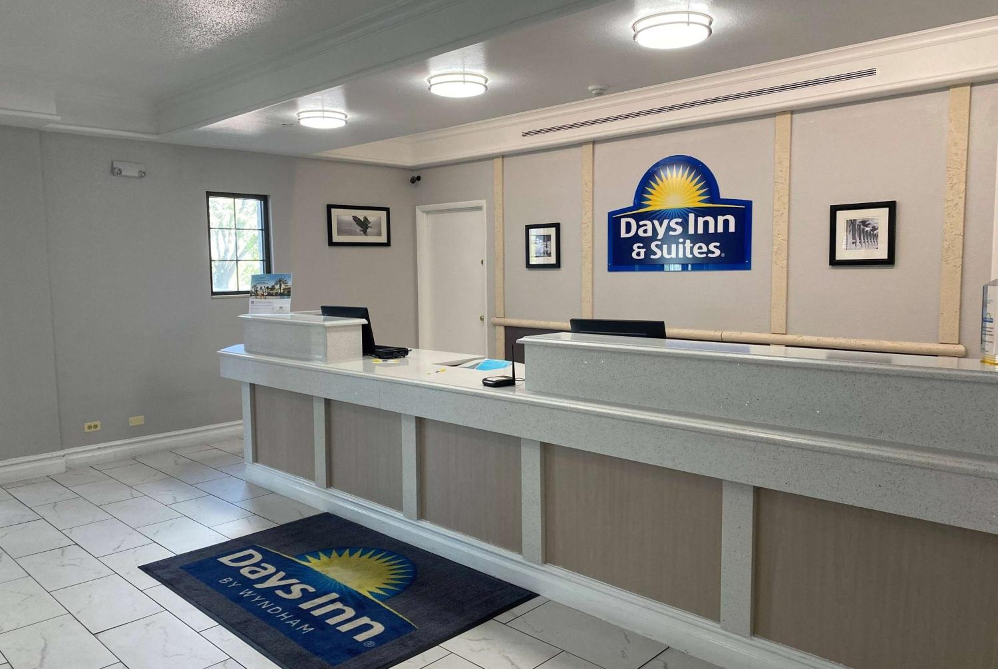 Days Inn & Suites By Wyndham Arlington Heights Zewnętrze zdjęcie
