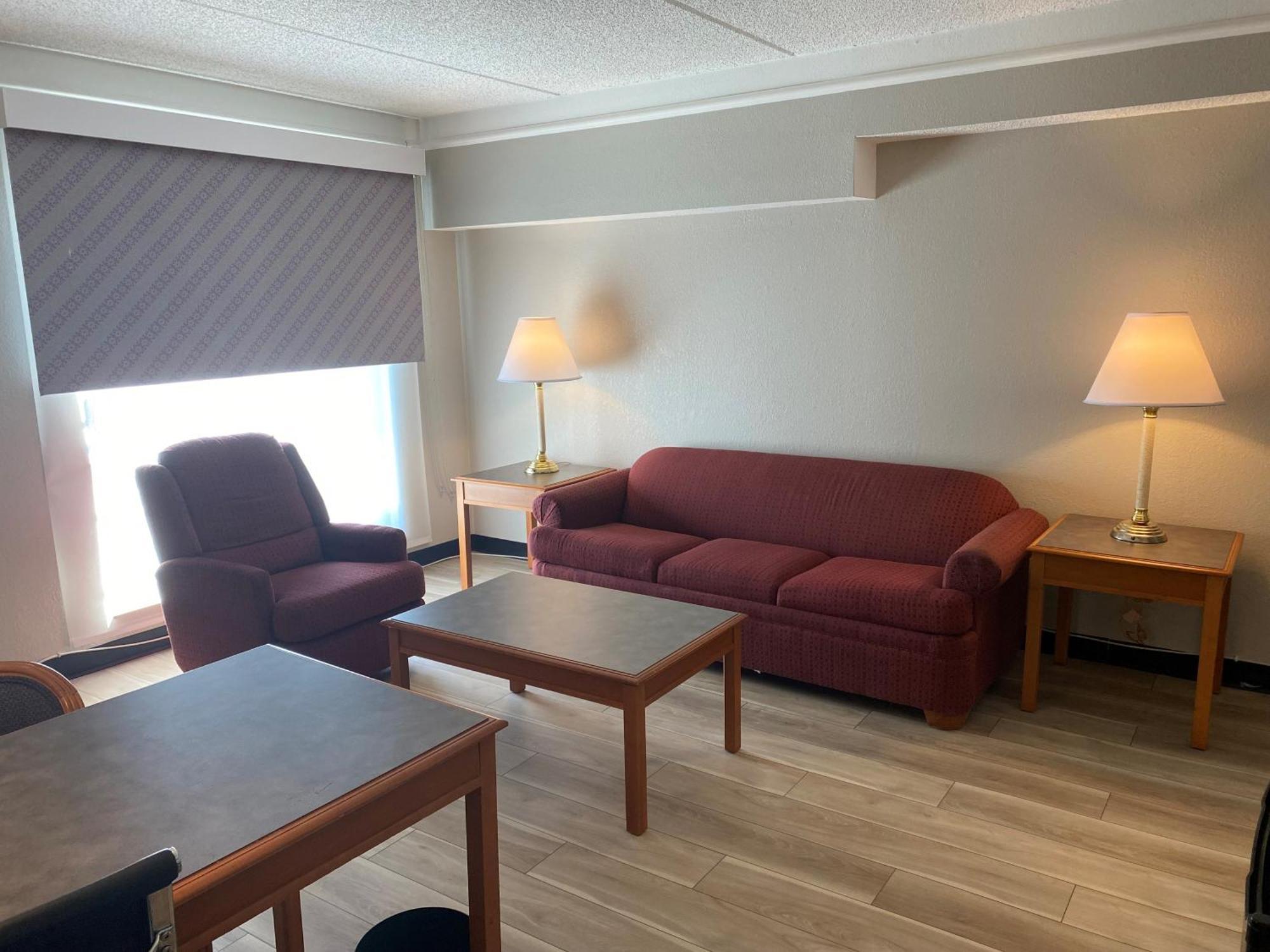 Days Inn & Suites By Wyndham Arlington Heights Zewnętrze zdjęcie