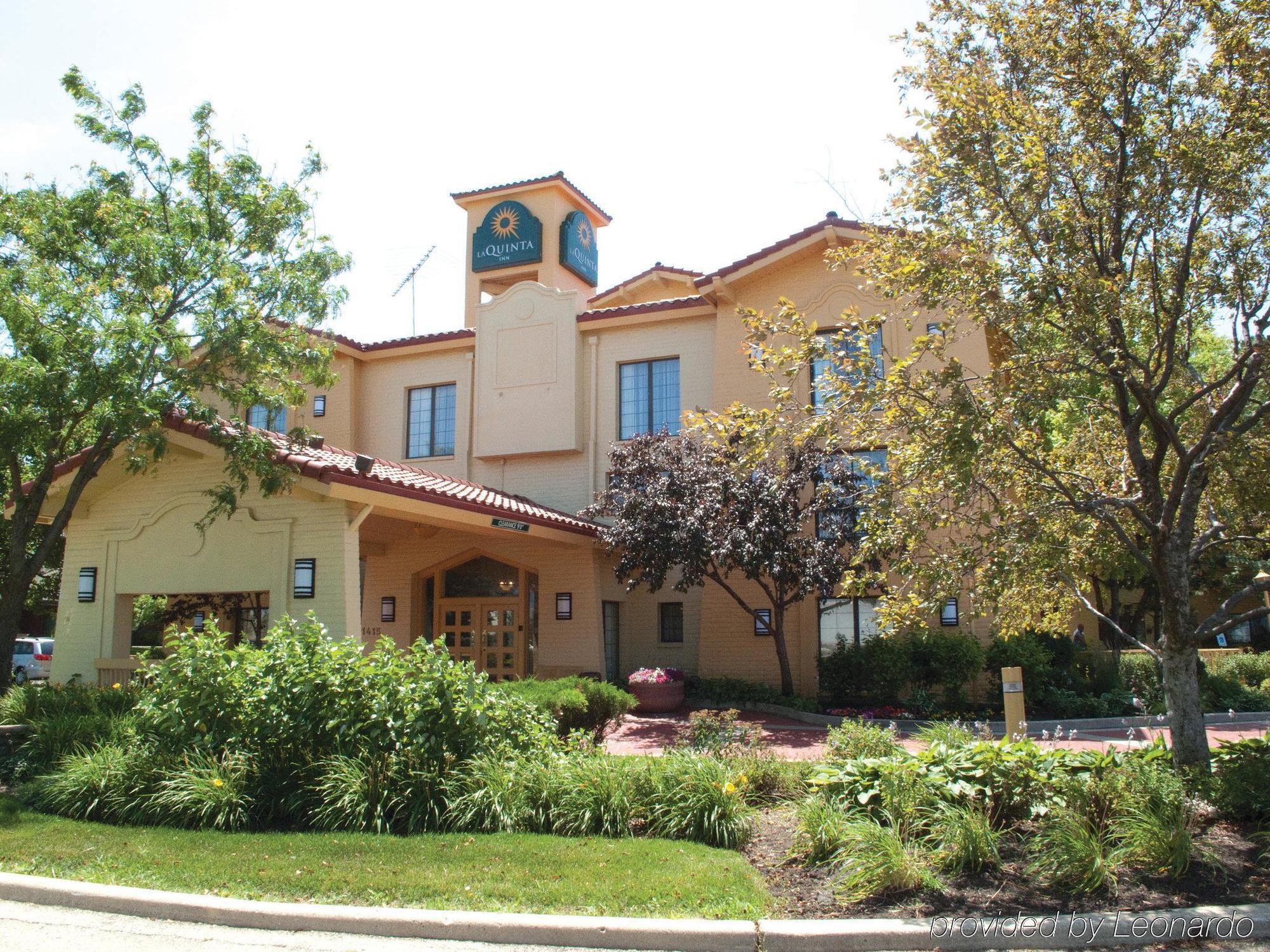 Days Inn & Suites By Wyndham Arlington Heights Zewnętrze zdjęcie