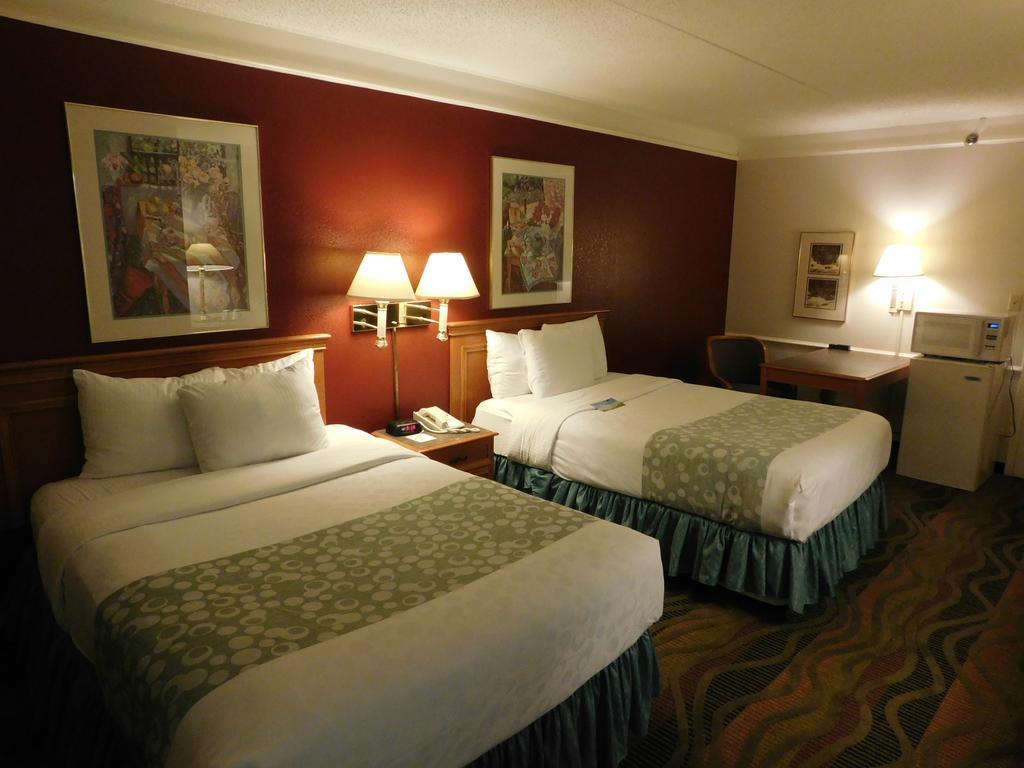 Days Inn & Suites By Wyndham Arlington Heights Zewnętrze zdjęcie