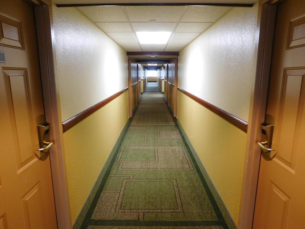 Days Inn & Suites By Wyndham Arlington Heights Zewnętrze zdjęcie