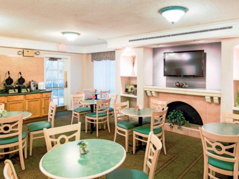 Days Inn & Suites By Wyndham Arlington Heights Zewnętrze zdjęcie