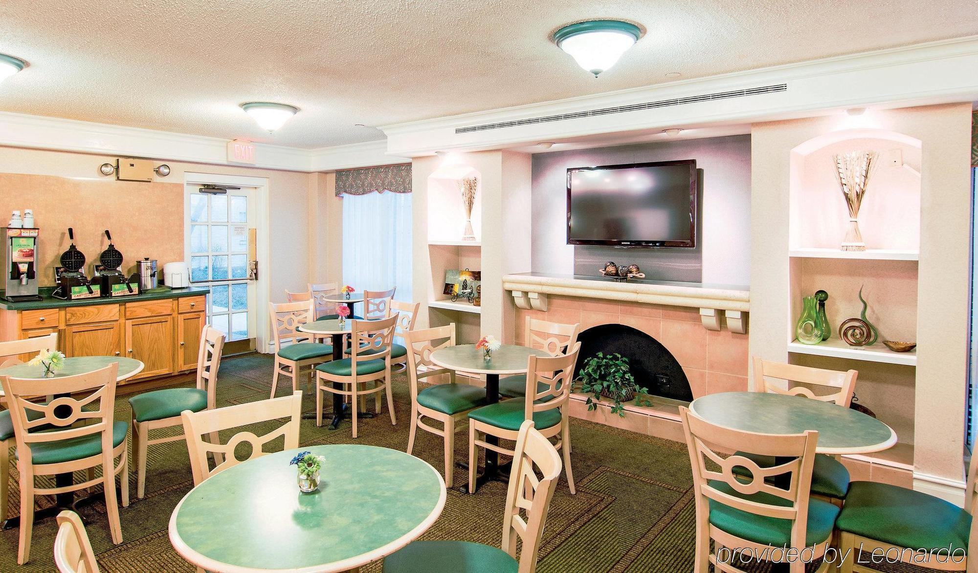 Days Inn & Suites By Wyndham Arlington Heights Zewnętrze zdjęcie