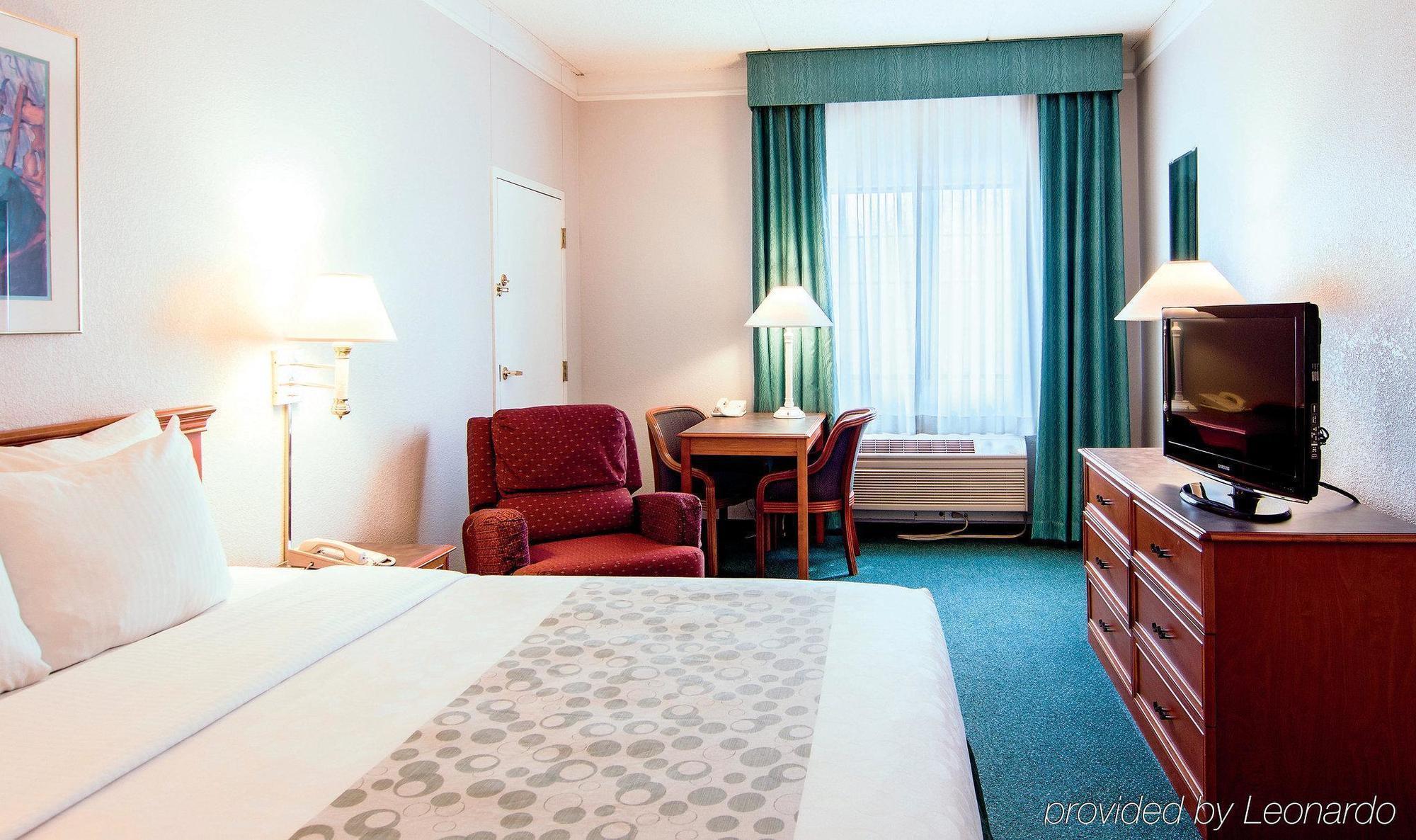 Days Inn & Suites By Wyndham Arlington Heights Zewnętrze zdjęcie