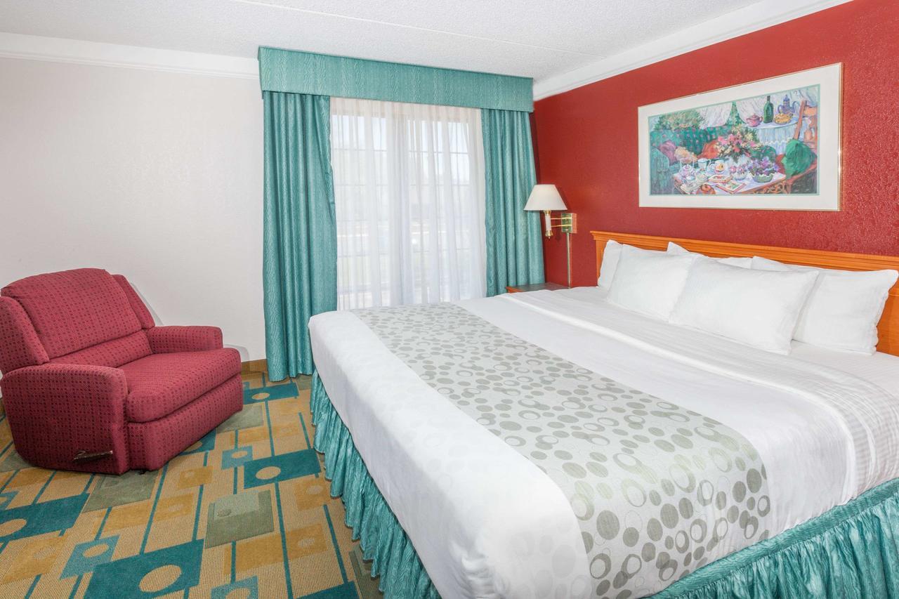 Days Inn & Suites By Wyndham Arlington Heights Zewnętrze zdjęcie