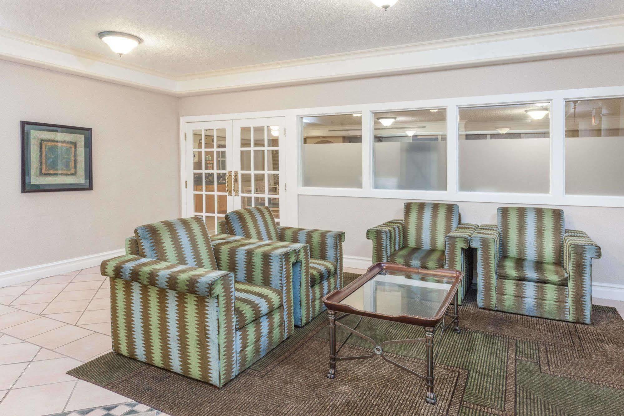 Days Inn & Suites By Wyndham Arlington Heights Zewnętrze zdjęcie