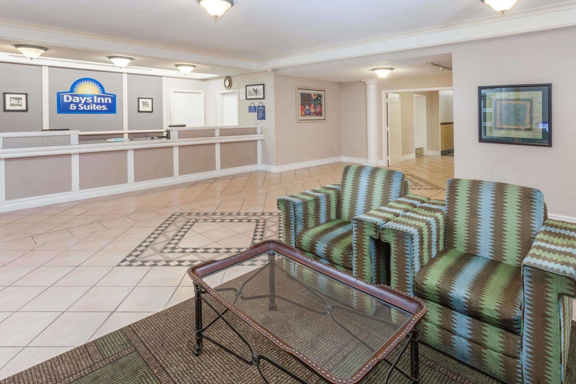 Days Inn & Suites By Wyndham Arlington Heights Zewnętrze zdjęcie