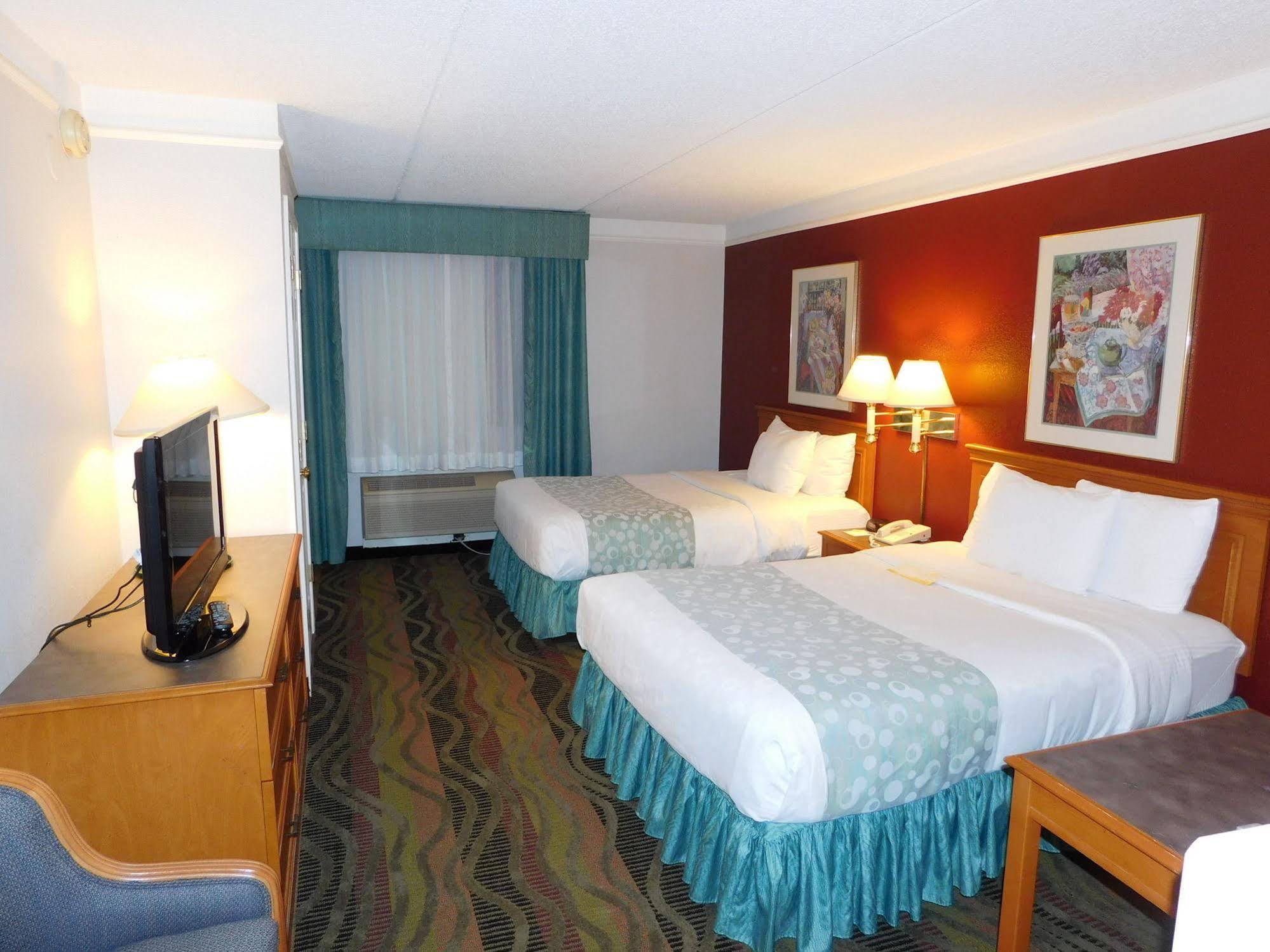 Days Inn & Suites By Wyndham Arlington Heights Zewnętrze zdjęcie